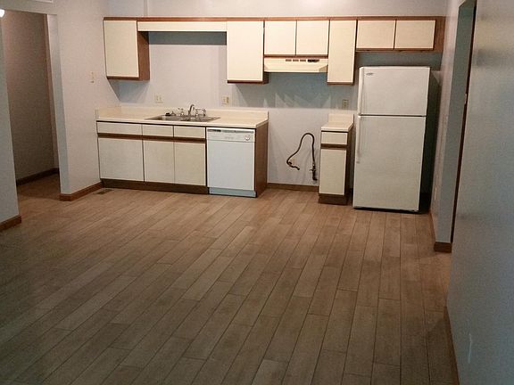 5th image of 1811 College Manor Dr APT B