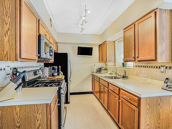 4th image of 152 Beach 62nd St #53