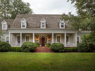 1933 Lakes Edge Dr, Lexington, KY 40502