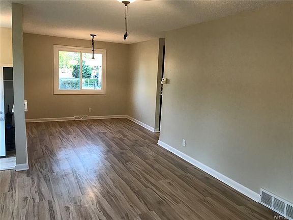 3rd image of 70 Harbour Ln