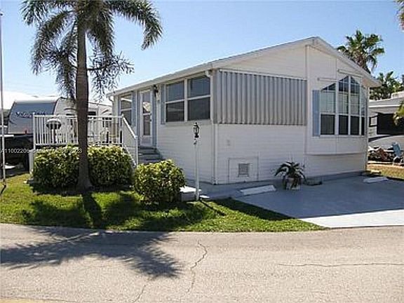 4th image of 781 Nettles Blvd #781