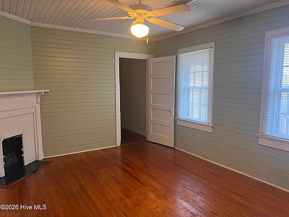 5th image of 223 Holt Street