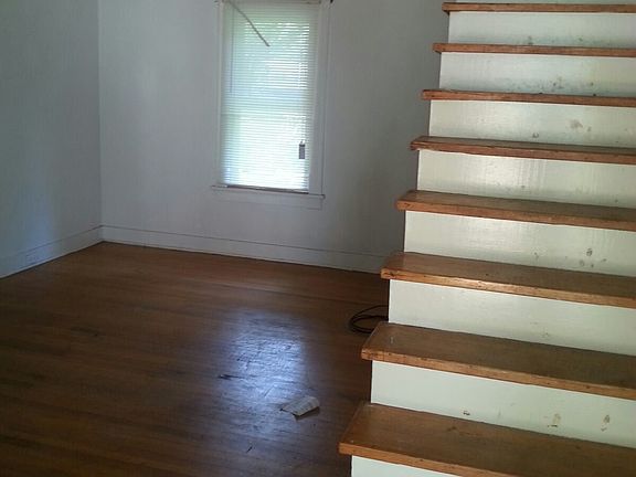 3rd image of 647 Prospect St