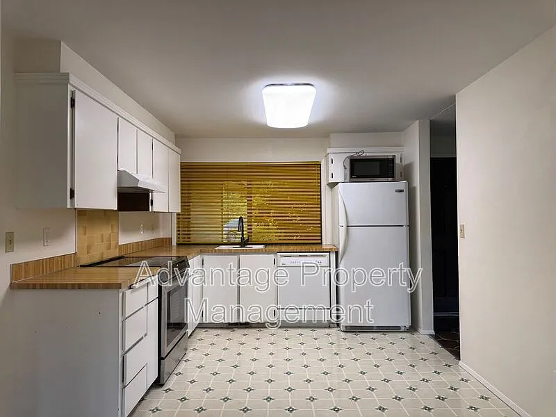 3 bed, 2.0 bath, 1462 sqft, $2,700 — Photo 4