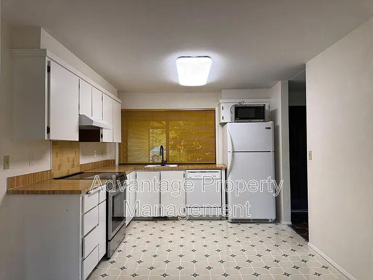 1440 NW Meadowgreen Pl — Photo 4