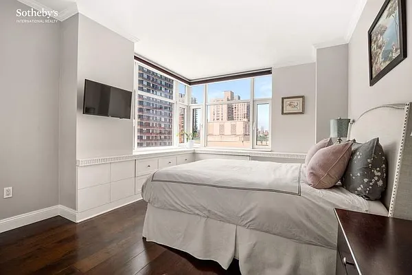 Rented by Sotheby's International Realty | media 6