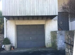 26 Town Path Rd, Glen Cove, NY 11542