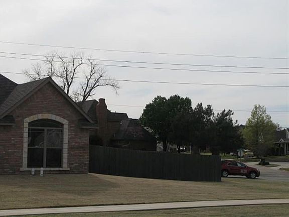 3rd image of 1450 NE Independence Ave