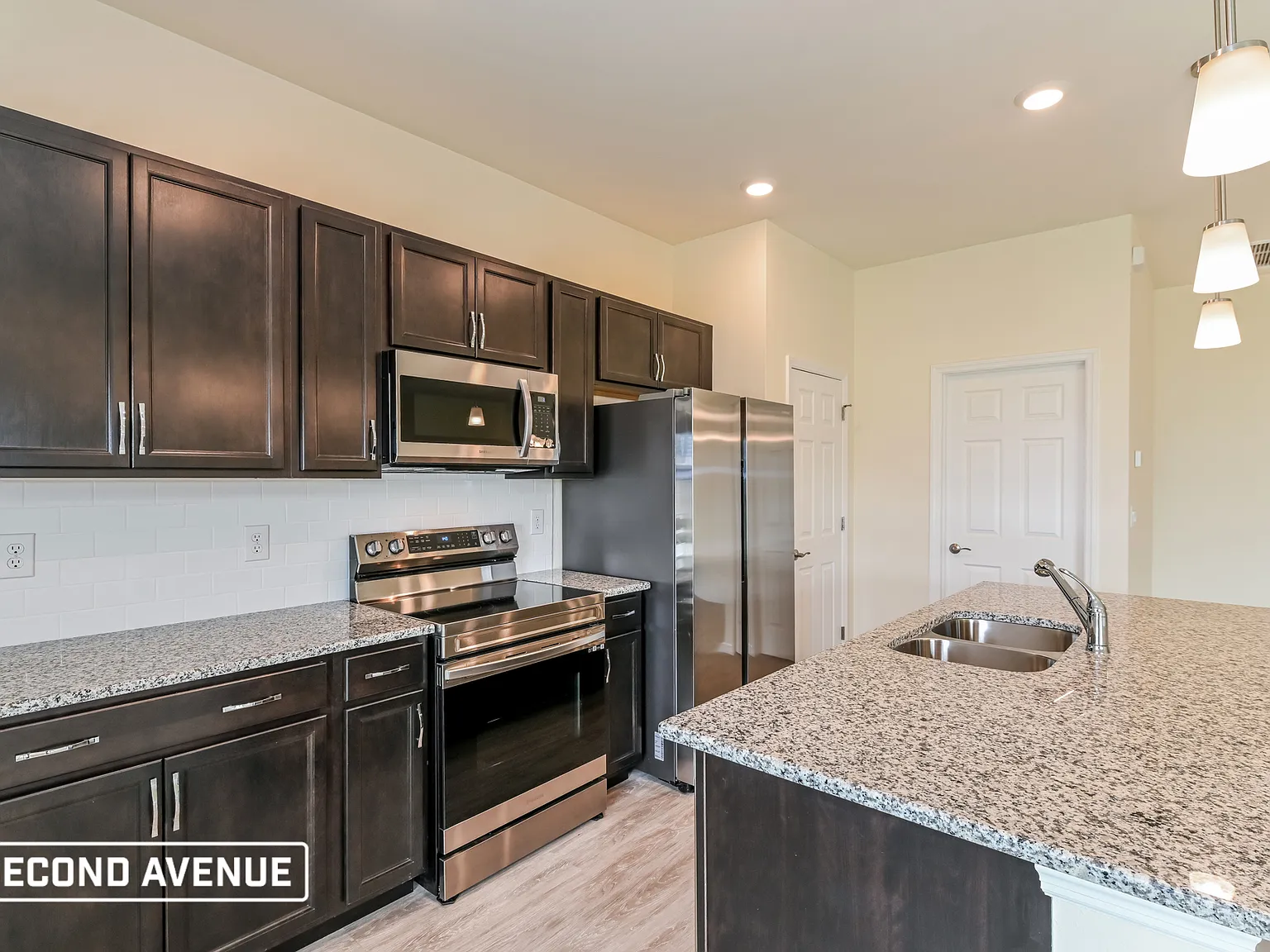 4 bed, 2.0 bath, 1760 sqft, $1,795 — Photo 2