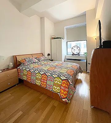 2nd image of 99 John St APT 715