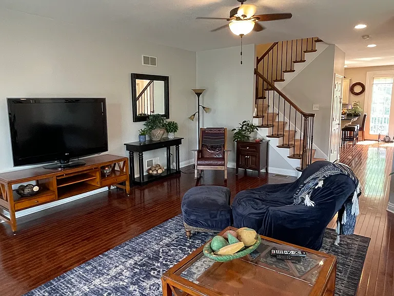574 E Vanderbilt Dr — Photo 6