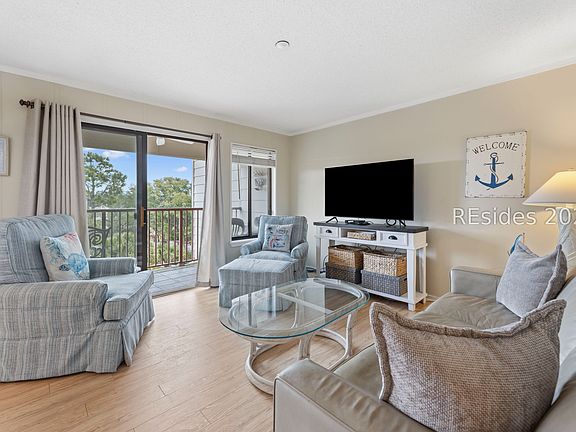 3rd image of 40 Folly Field Rd Unit 330