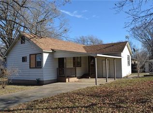 220 S Vine St, Garnett, KS 66032