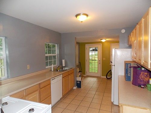 4th image of 6112 Winthrop Ave