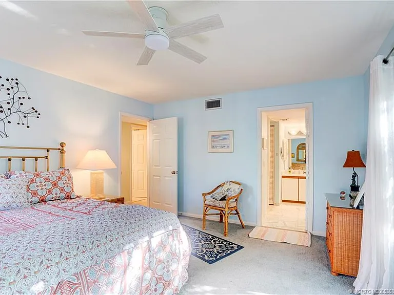 233 NE Edgewater Dr #204 — Photo 31