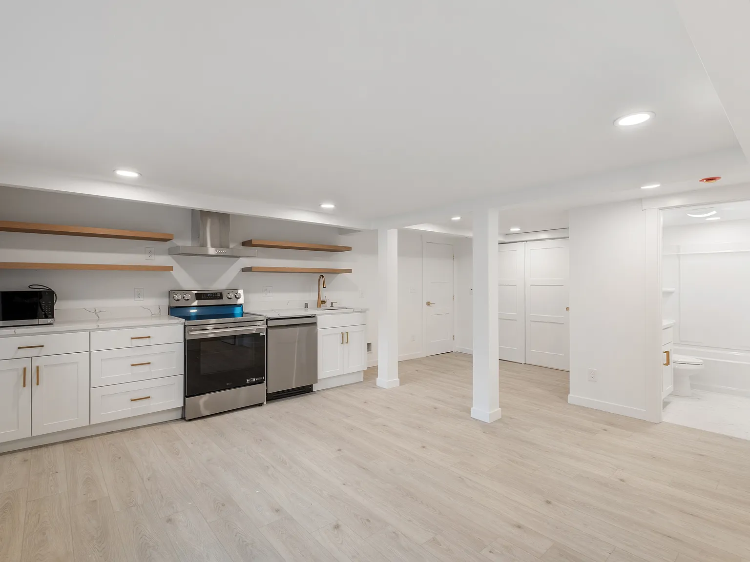 2 bed, 865 sqft, $2,495 — Photo 3