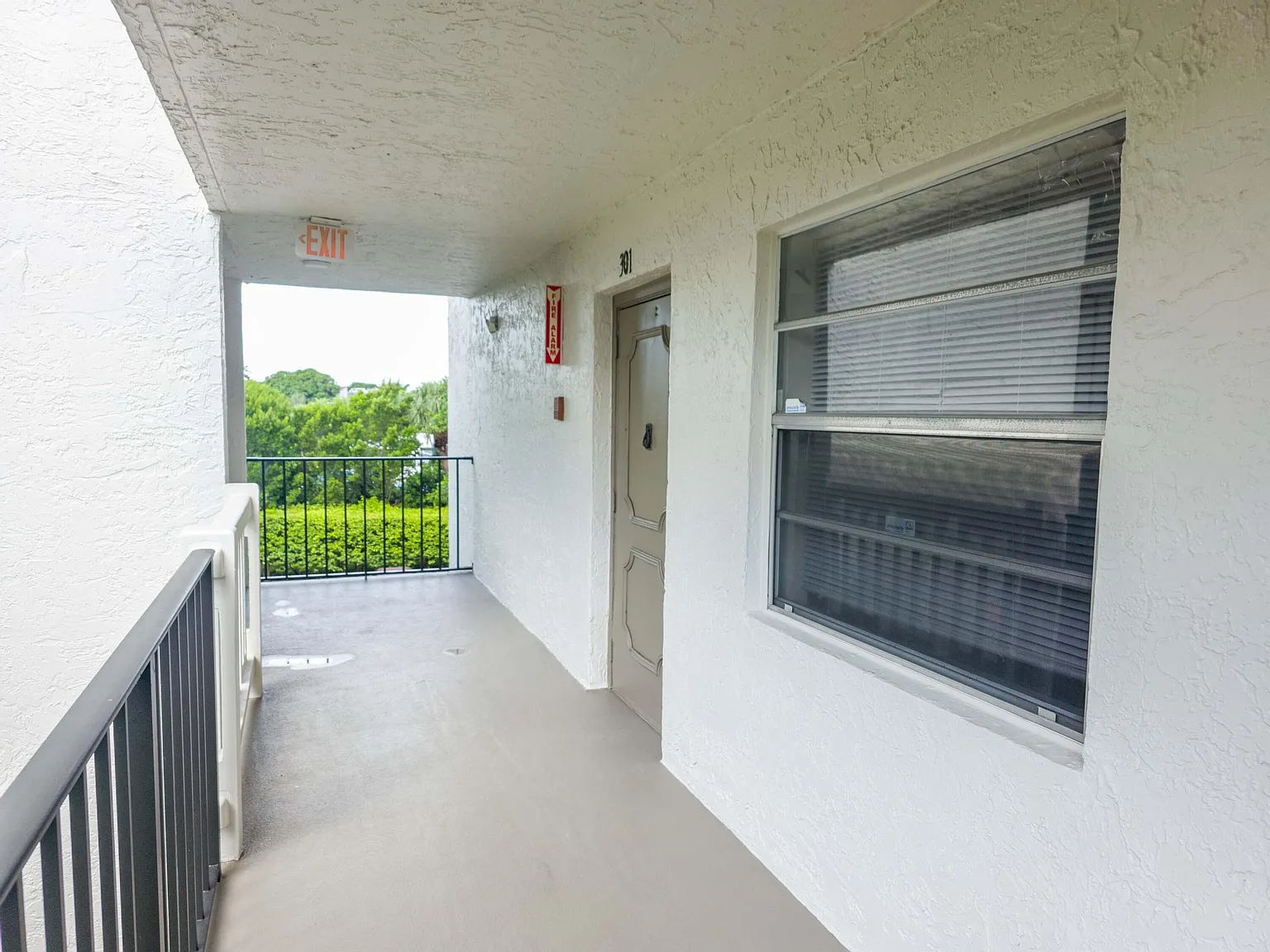2 bed, 2.0 bath, 1006 sqft, $1,595 — Photo 2
