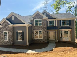23 Gates Ave, Gillette, NJ 07933