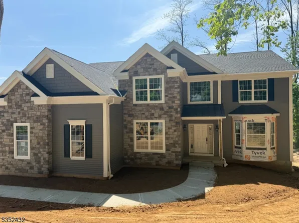 23 Gates Ave, Long Hill Twp., NJ 07933