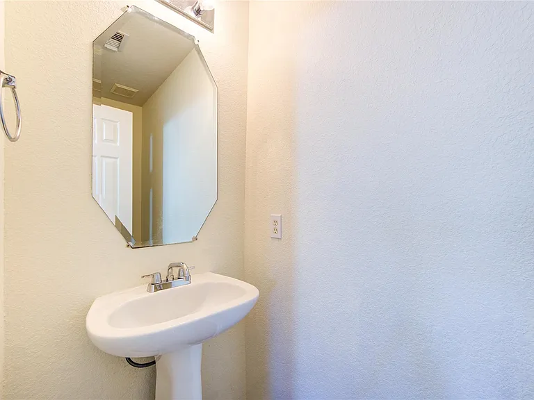 15326 Mission Oak Dr — Photo 9