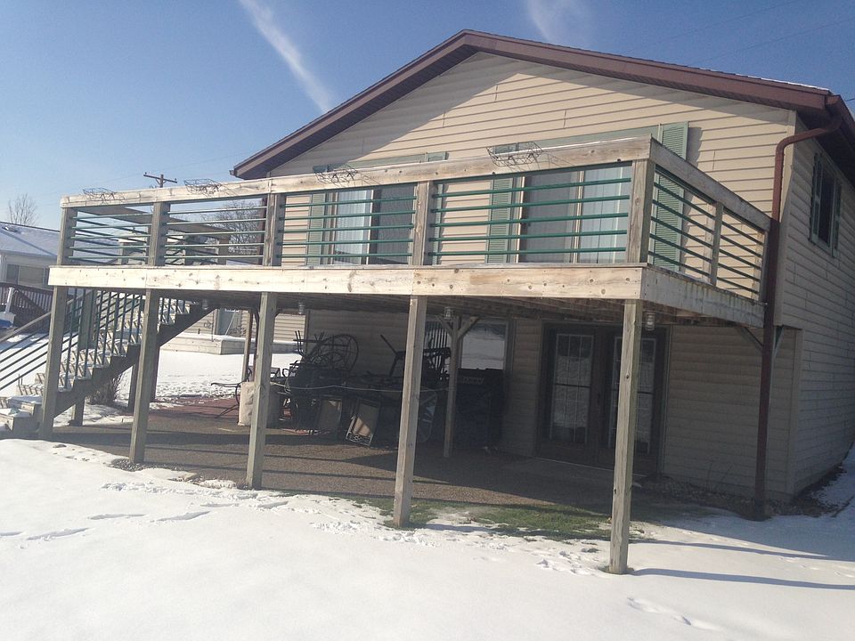 Front/Lake side of house