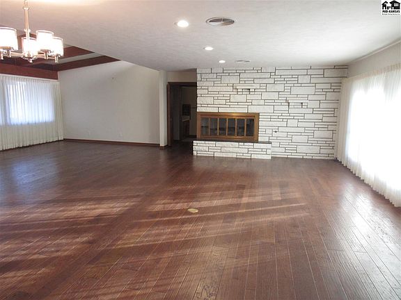 3rd image of 3252 N Halstead St