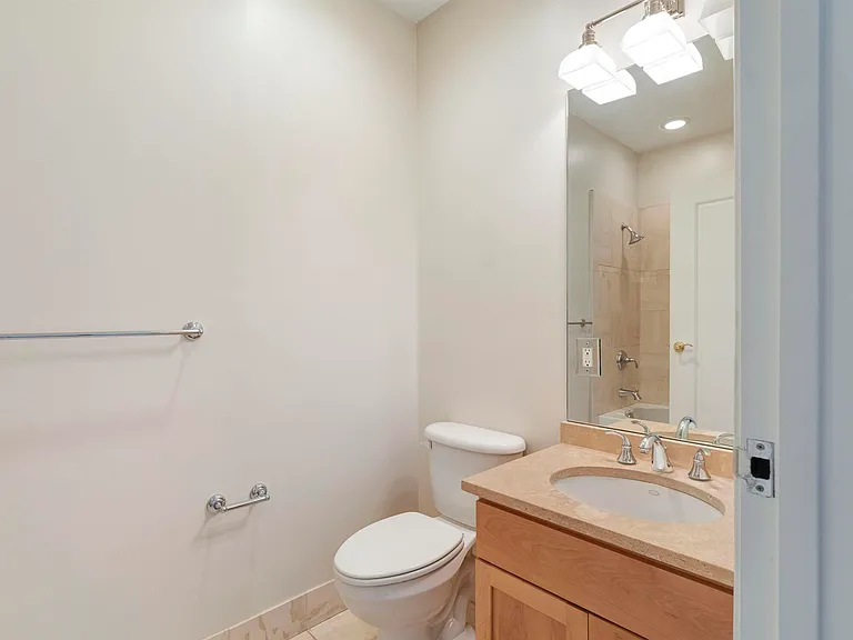 112 5th St SE #3D — Photo 21