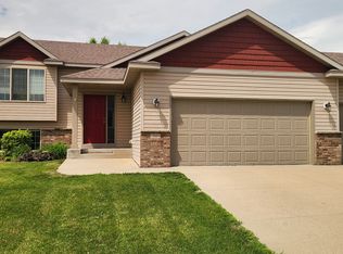 5127 Ridgeway Rd NW, Rochester, MN 55901