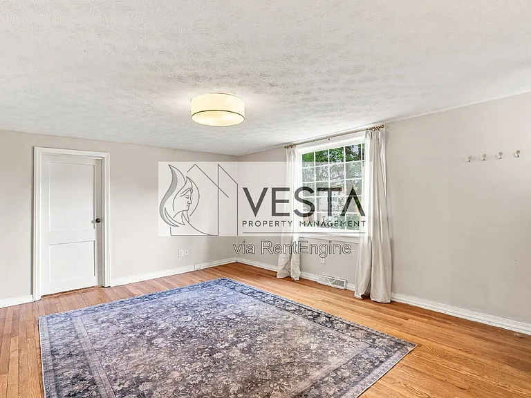 78 Moody Ave — Photo 8