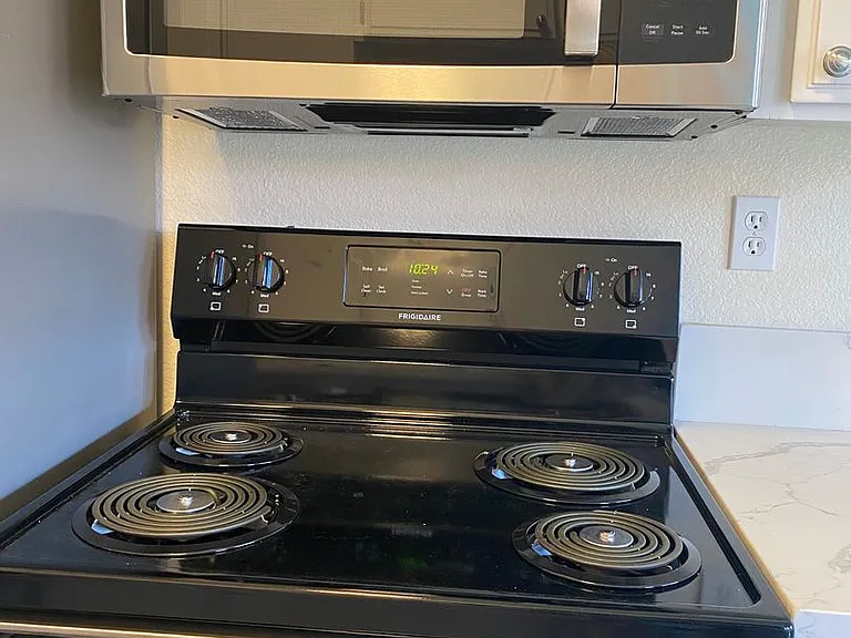 Georgia Manor — Photo 6