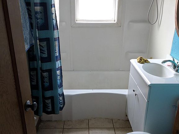 4th image of 50 21st Ave N