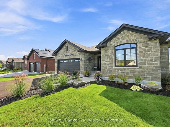 4th image of 32 Cardinal Ct