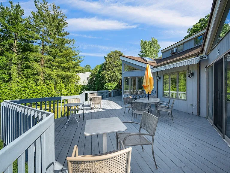 2 Meadow Wood Ln — Photo 3