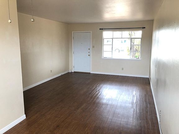 2nd image of 5721 Bainbridge Ave