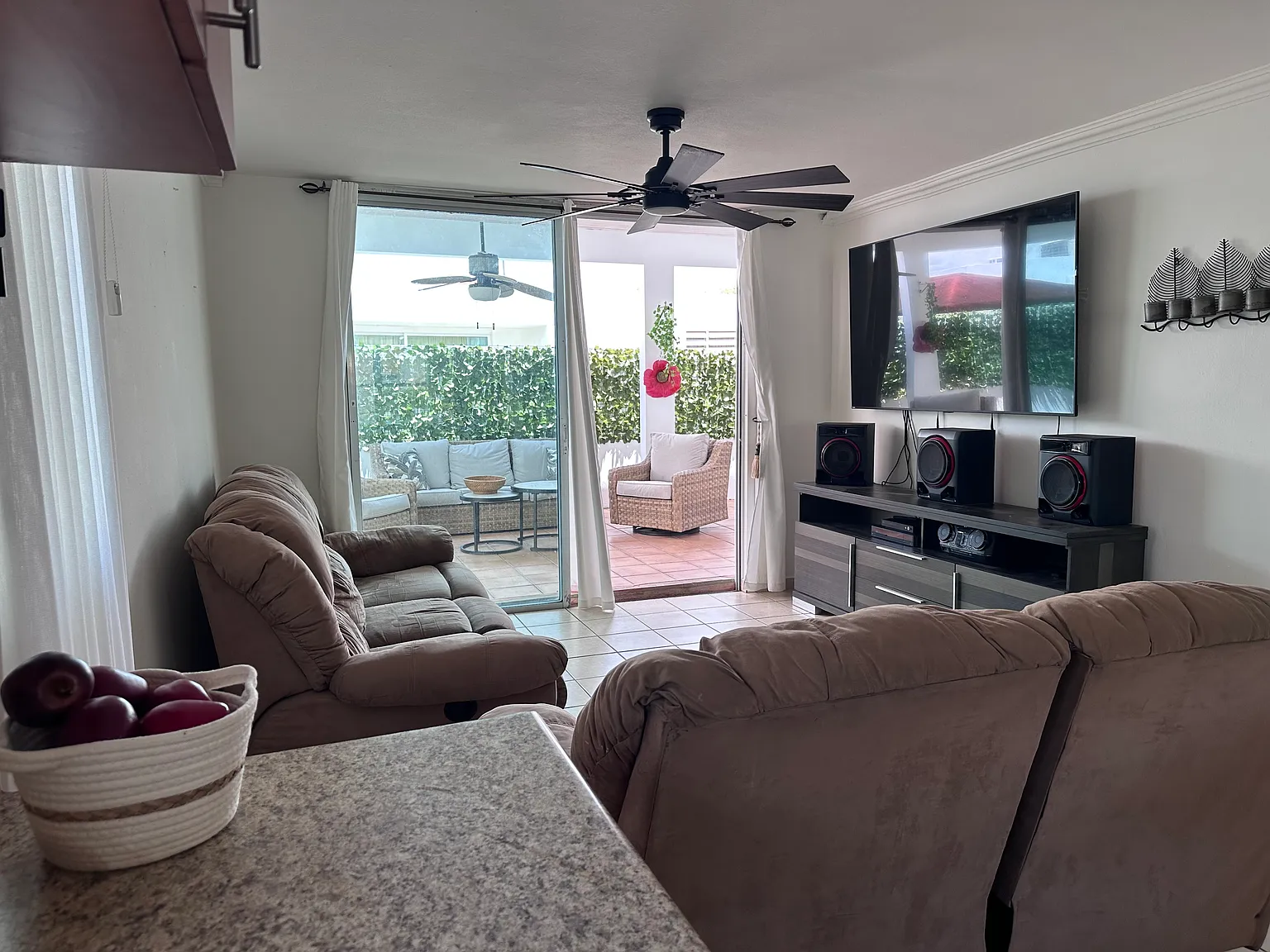 3 bed, 1800 sqft, $2,300 — Photo 2