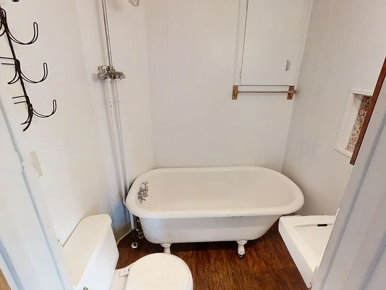 2409 W 9th St — Photo 12
