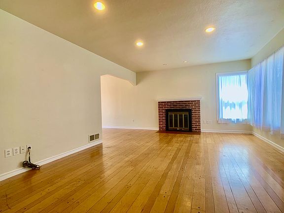 5th image of 2220 Carlson Blvd
