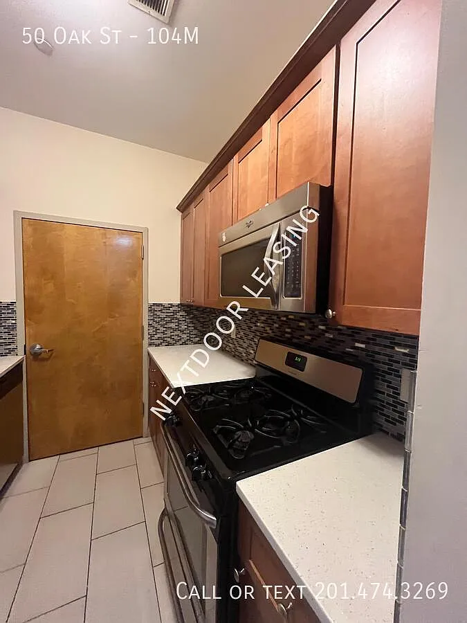 Building Photo - 50 Oak St #104M