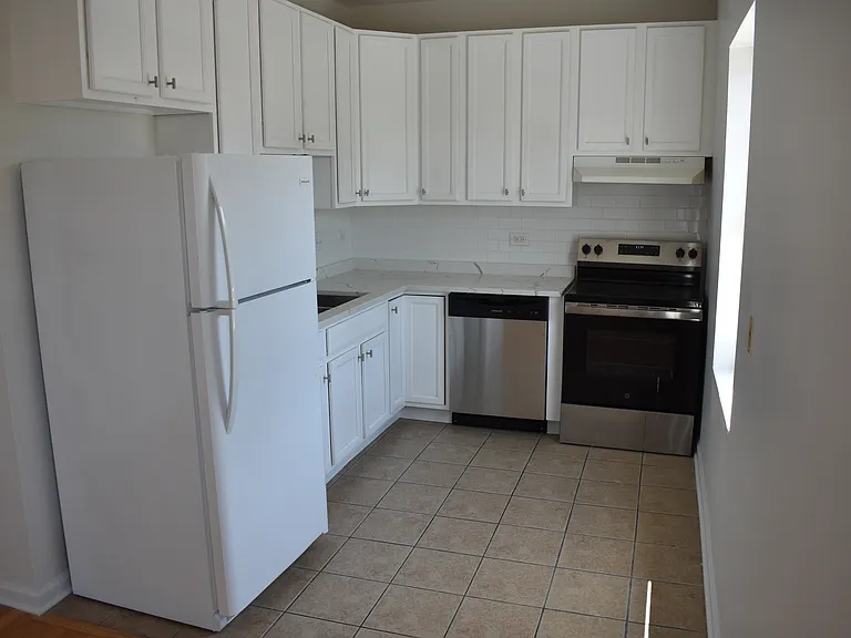3906 W Belmont Ave #2 — Photo 8