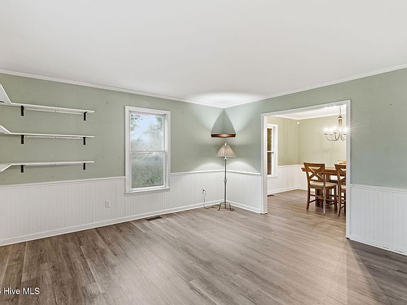 4th image of 230 Greenwich Lane