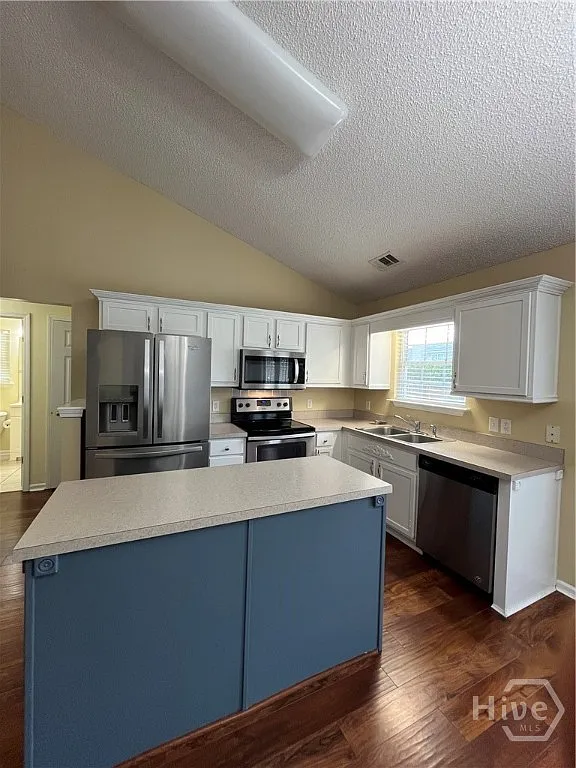 3 bed, 2.0 bath, 1280 sqft, $2,150 — Photo 4