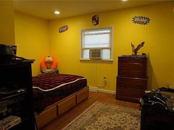 5th image of 324 Gillespie St