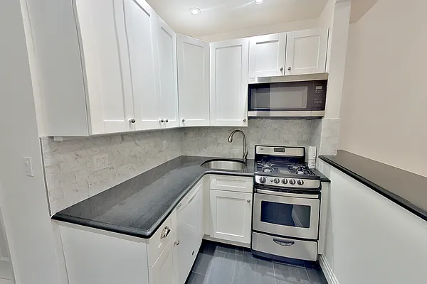 Rented by CitySites Real Estate Group | media 15