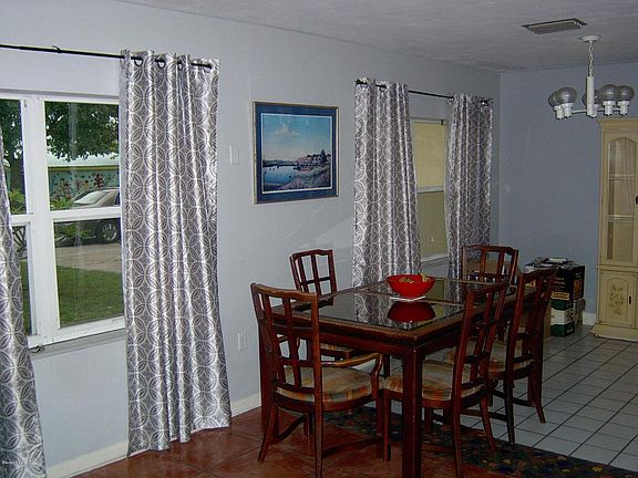 4th image of 141 Churchill Ave