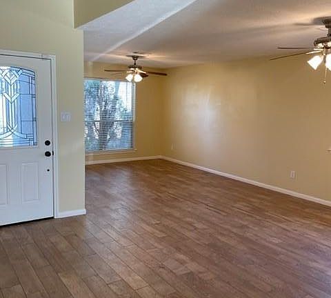 Very large bonus room that can be formal living/dining, office, playroom, etc.