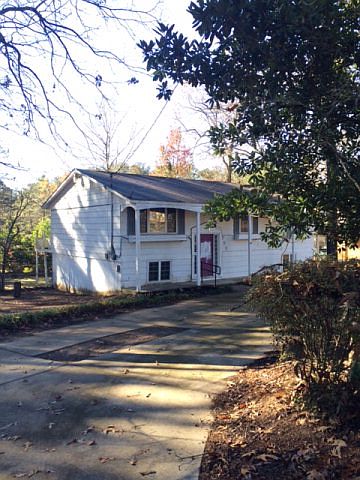 1st image of 293 Lakeshore Dr