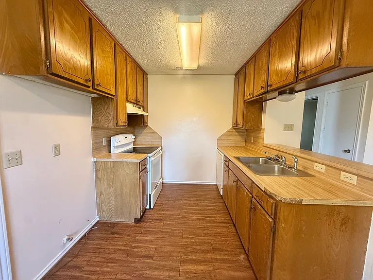 3243 Stoneridge Dr — Photo 6