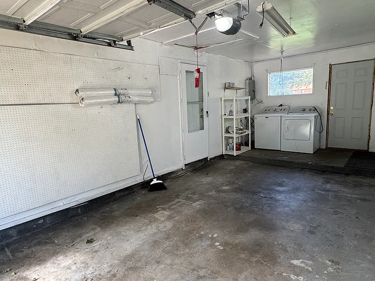 621 S Bleckley Dr — Photo 11
