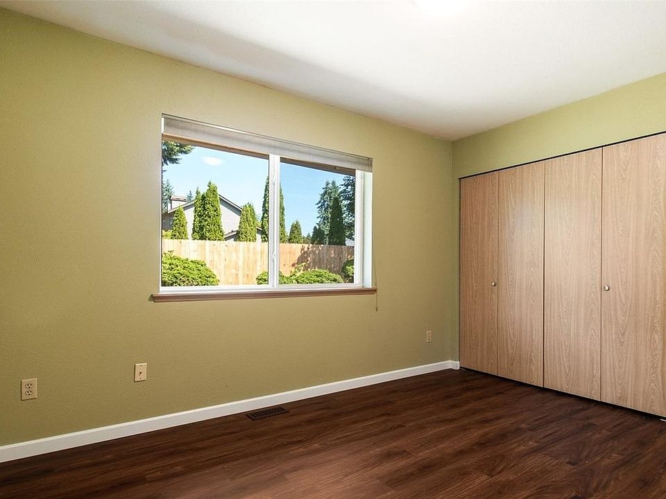 2nd image of 105 Gilbert Cir