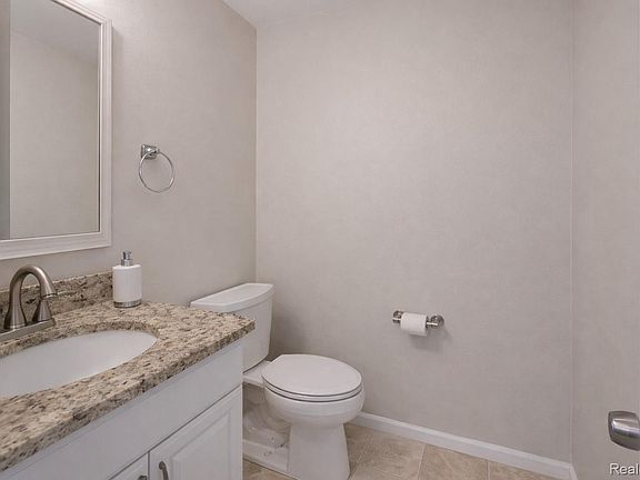 4th image of 30200 Southfield Rd APT 204